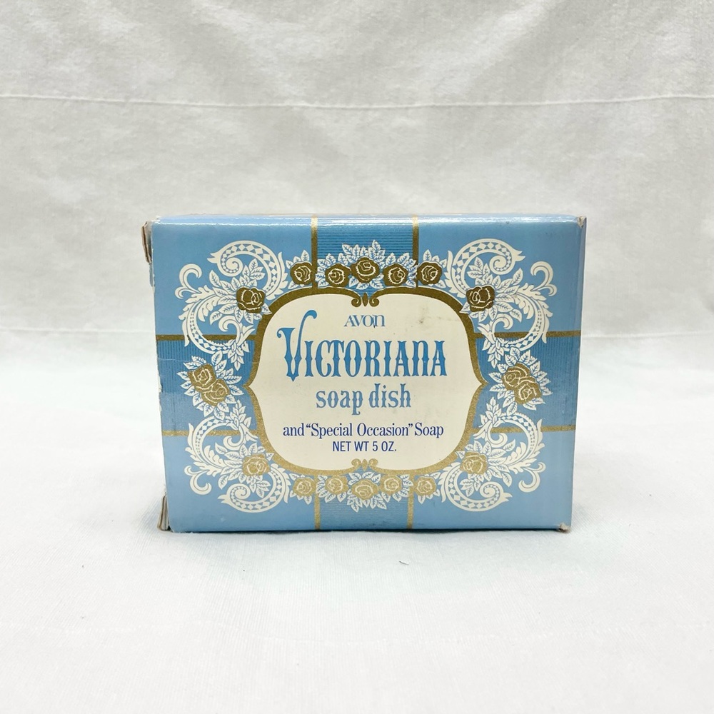 VINTAGE | Avon Victoriana Soap Dish with Embossed Soap New Old Stock